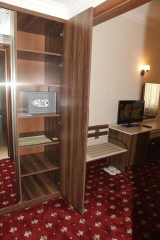 Отель Отель Арцах Ереван Двухместный номер Делюкс с 2 отдельными кроватями-1